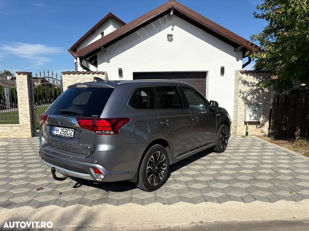 Mitsubishi Outlander 2.0 4WD Plug-In Hybrid Plus - 9