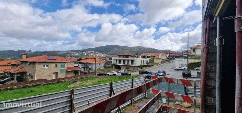 Penthouse com 3 quartos – Alpendurada – Vista Rio – Grande terraço - Grande imagem: 5/7