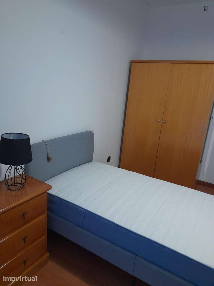 Quarto - localizado em Guimaraes - Grande imagem: 4/8