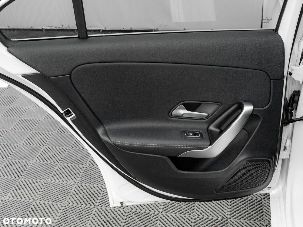 Mercedes-Benz Klasa A 200 d Progressive 8G-DCT - 22