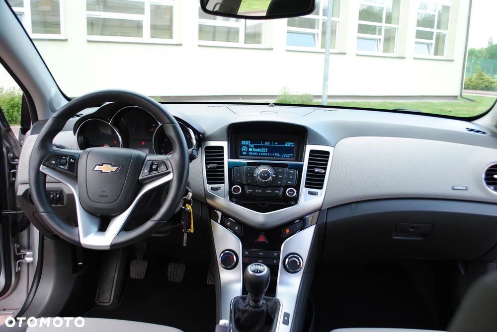 Chevrolet Cruze 1.8 LT - 12