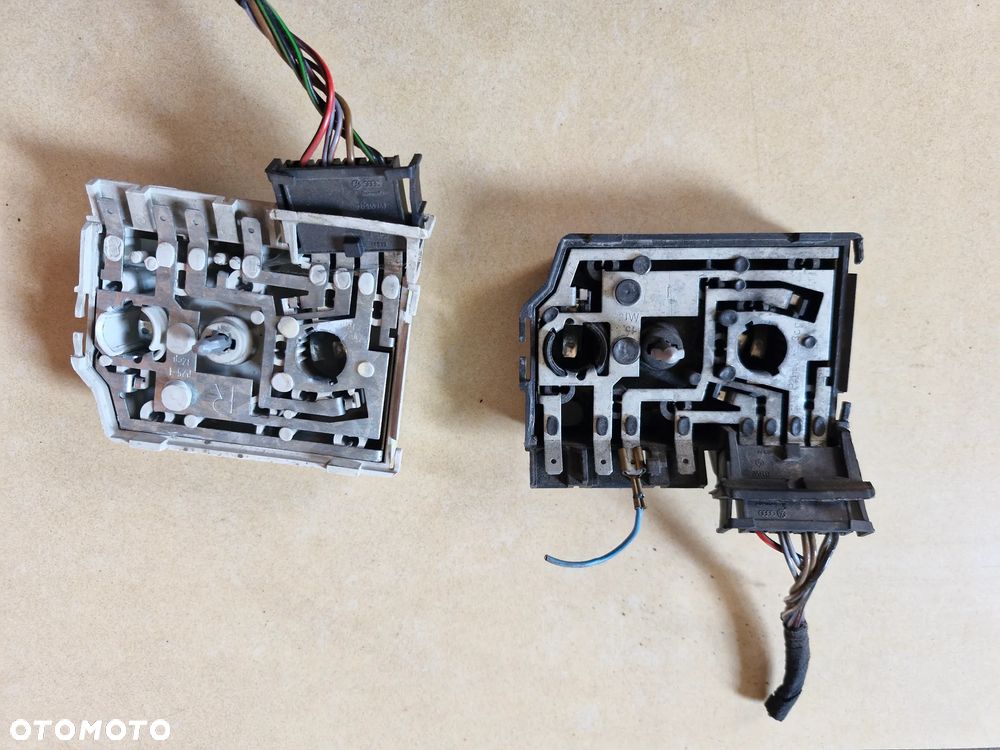 AUDI 80 B4 SEDAN WKŁAD LAMPY prawy lewy TYŁ TYLNY W BŁOTNIK kpl - 1