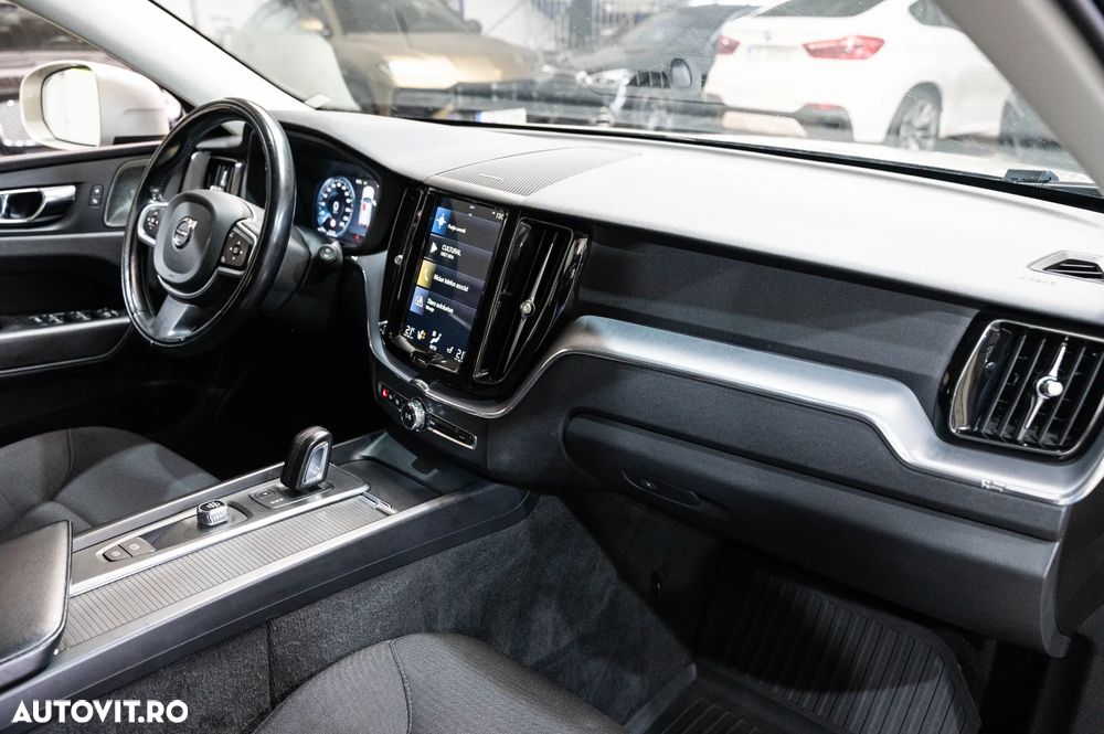 Volvo XC 60 B4 D AWD Geartronic Momentum - 28