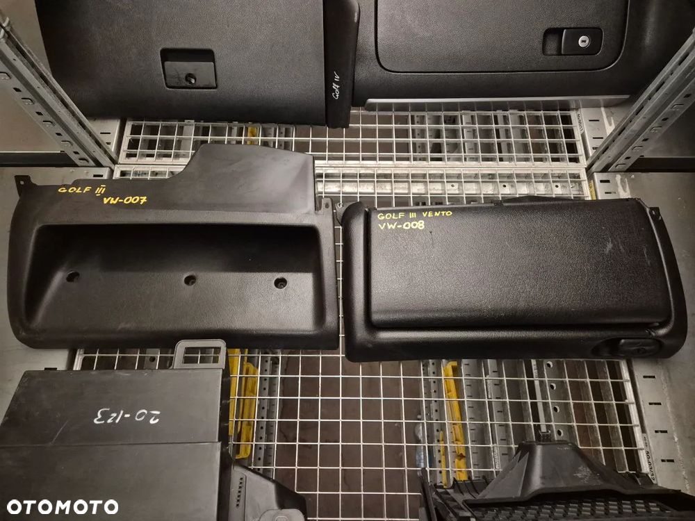 VOLKSWAGEN PORSCHE SCHOWEK PASAŻERA, ŚRODKOWY, KIEROWCY. - 5