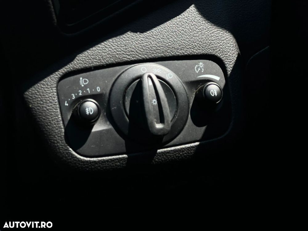 Ford Kuga - 28