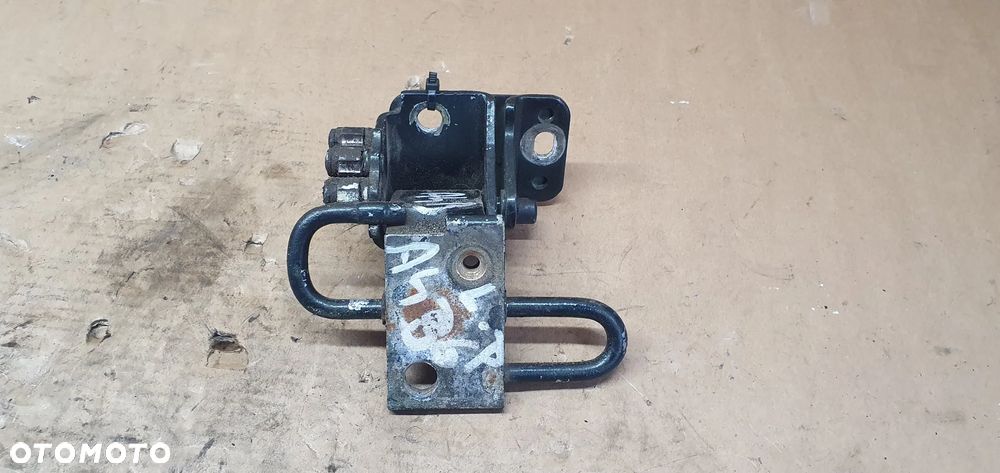 Zawias zawiasy drzwi lewy przód dolny Audi A4 B6 8E0831411 - 2