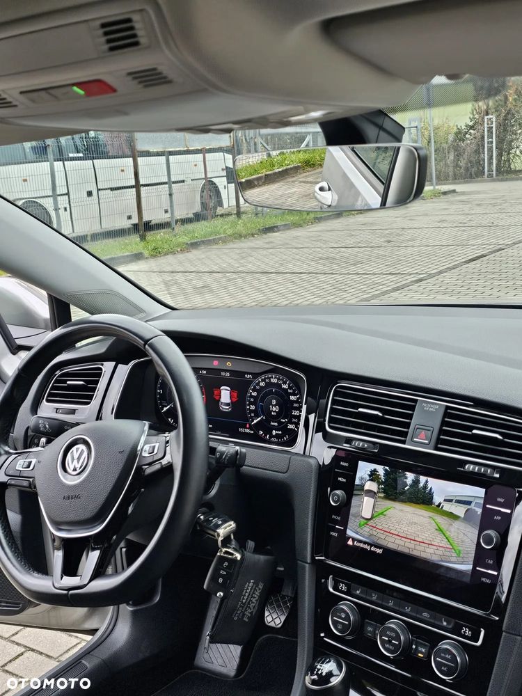 Volkswagen Golf - 22