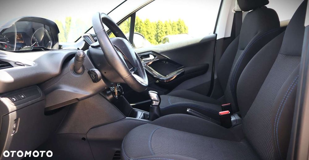 Peugeot 208 - 16