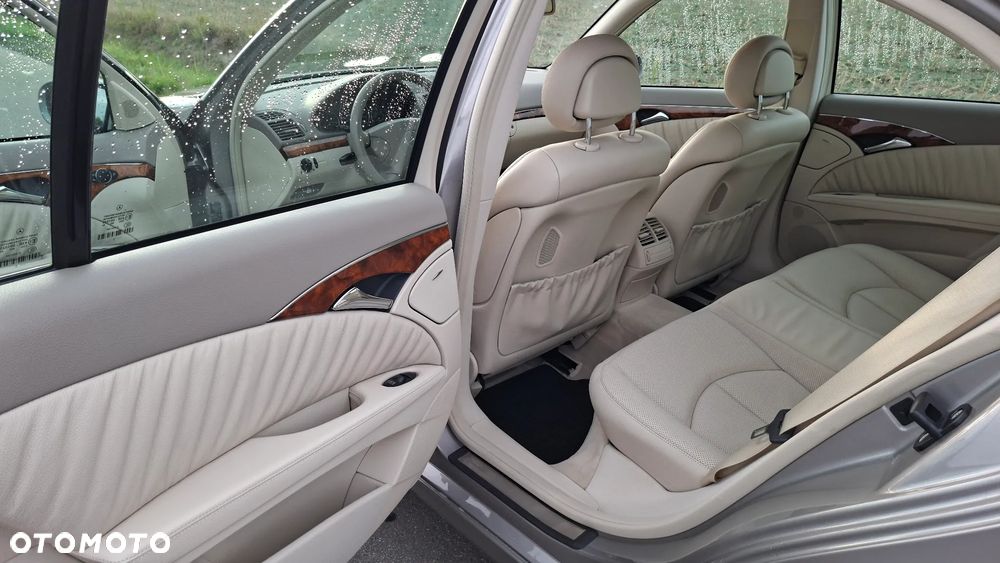 Mercedes-Benz Klasa E 350 7G-TRONIC Elegance - 36