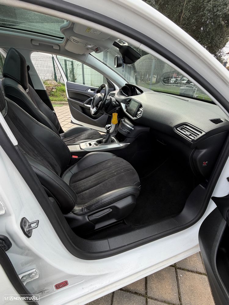 Peugeot 308 1.6 BlueHDi Allure J18 - 25