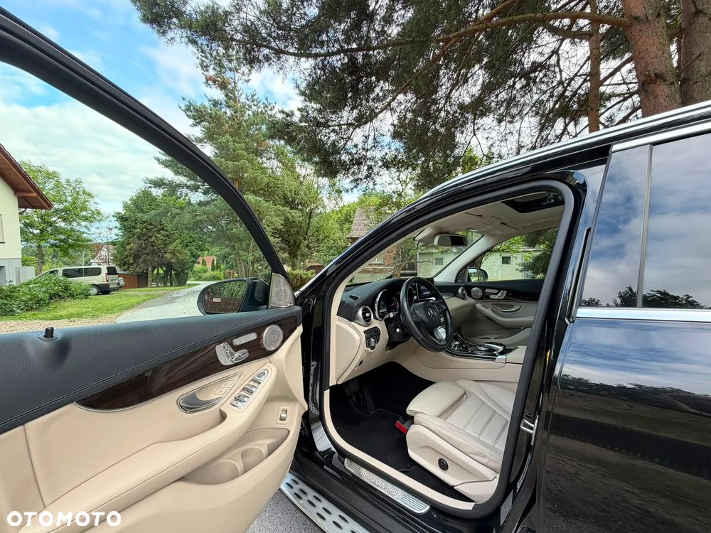 Mercedes-Benz GLC 250 4Matic 9G-TRONIC AMG Line - 13