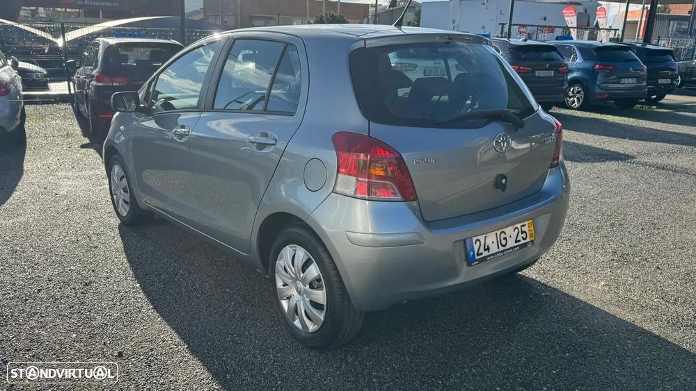 Toyota Yaris - 10