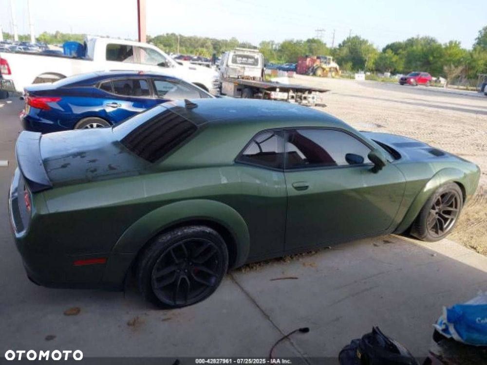 Dodge Challenger - 7