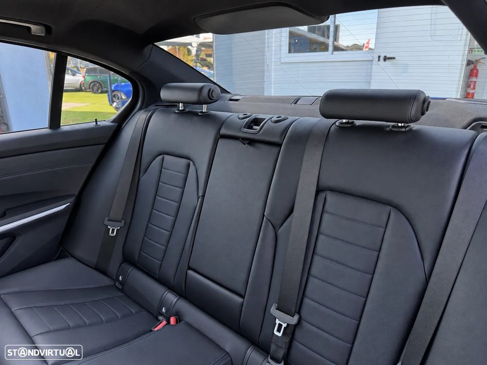 BMW 330 i Pack M Auto - 17