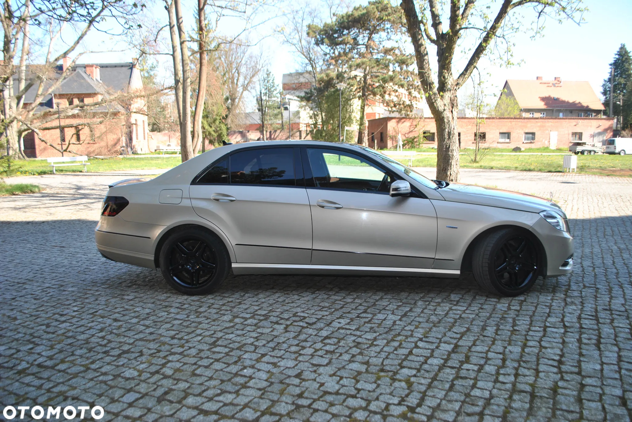Mercedes-Benz Klasa E 350 T CDI DPF 4Matic BlueEFFICIENCY 7G-TRONIC - 9