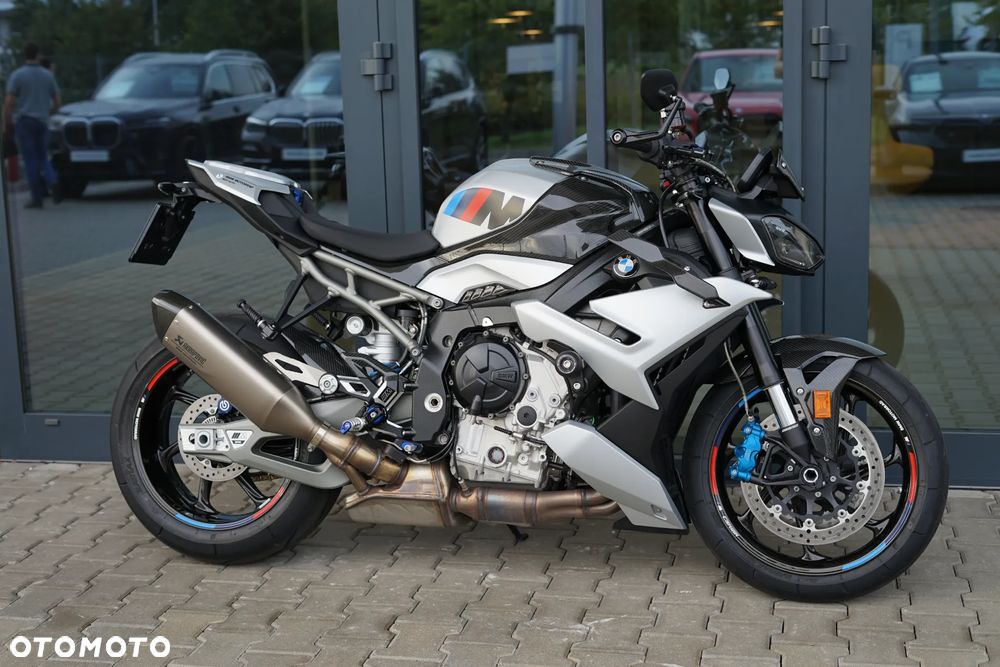 BMW S - 4