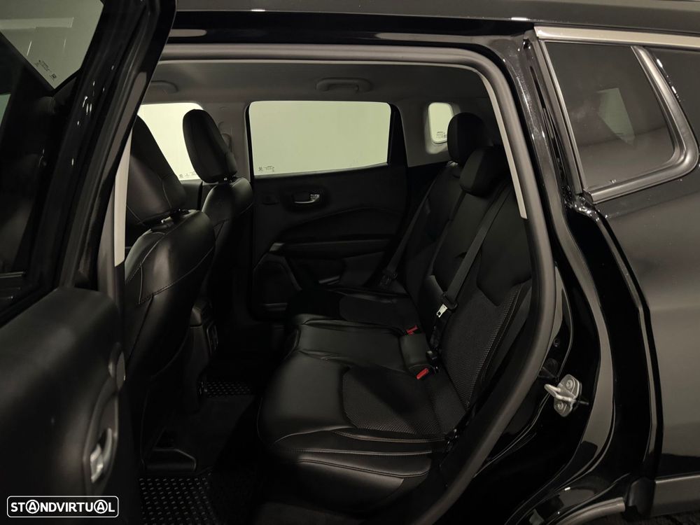 Jeep Compass 2.0 M-Jet Limited Auto - 33