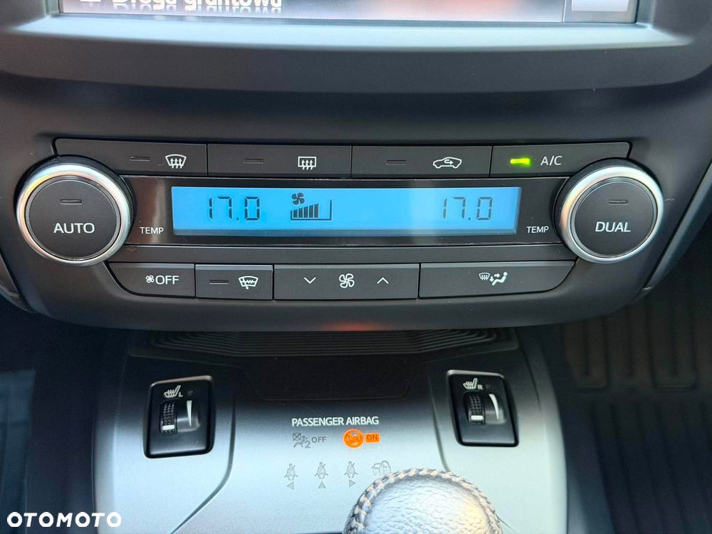 Toyota Avensis 1.8 Premium MS - 23