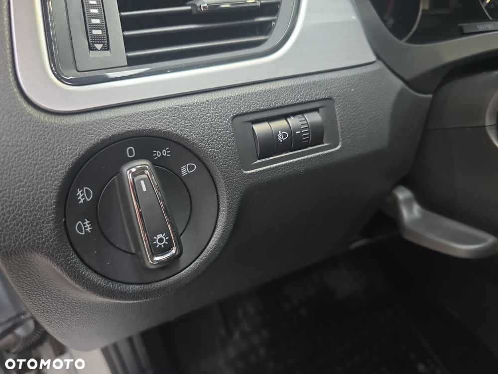 Skoda RAPID 1.0 TSI Ambition - 12