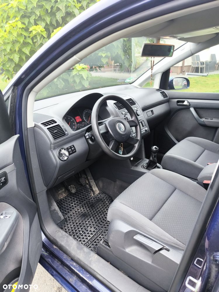 Volkswagen Touran - 4