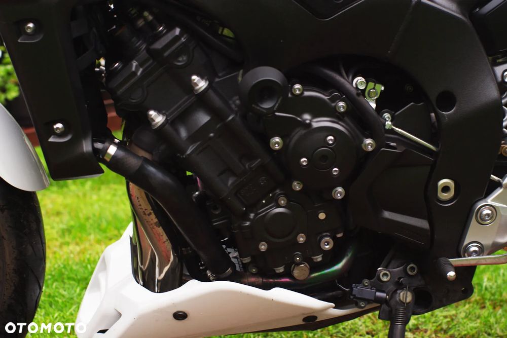 Yamaha FZ - 28