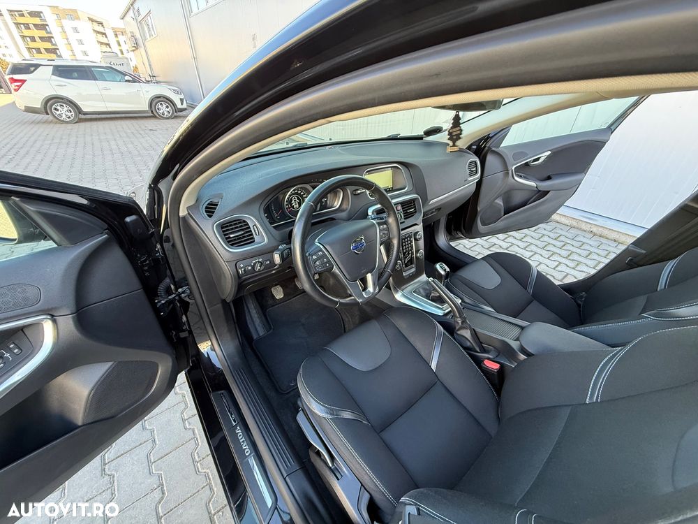 Volvo V40 D2 Summum - 17