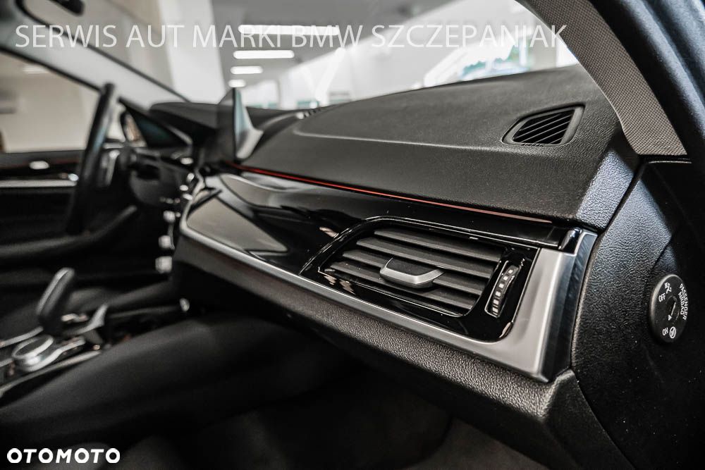 BMW Seria 5 530i xDrive Sport Line - 33