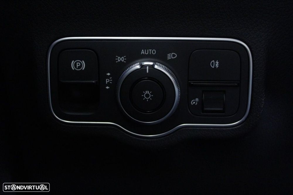 Mercedes-Benz GLA 180 d AMG Line - 28