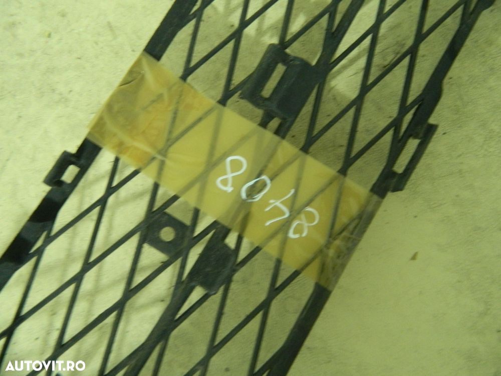 Grila centrala Toyota Corolla Berlina  /  Kombi, 02-04, 53112-12110 - 3