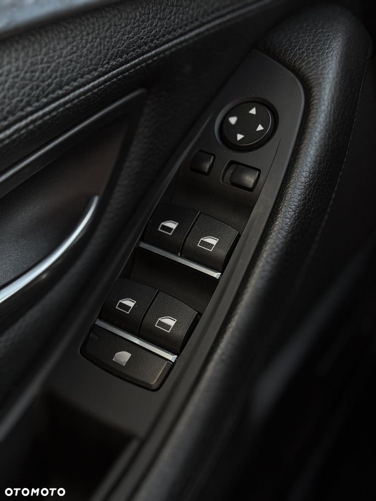 BMW Seria 5 520d xDrive - 12