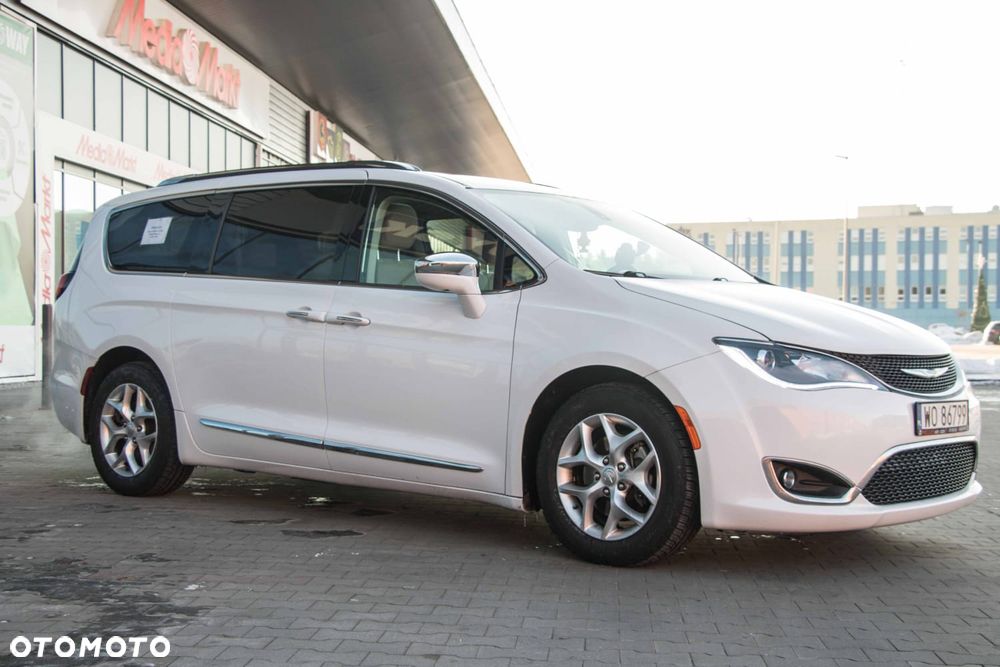 Chrysler Pacifica - 11
