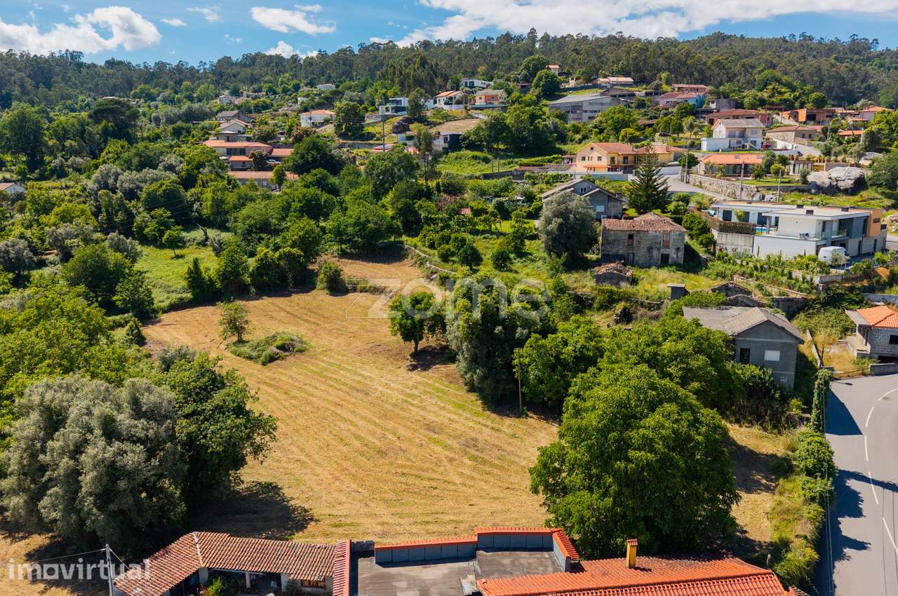 Terreno Urbanizável com Moradia em Barbudo, Vila Verde! - Grande imagem: 2/26