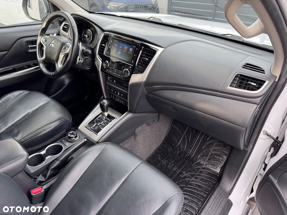 Mitsubishi L200 Pick Up 4x4 S&S Autm Double Cab Top - 26