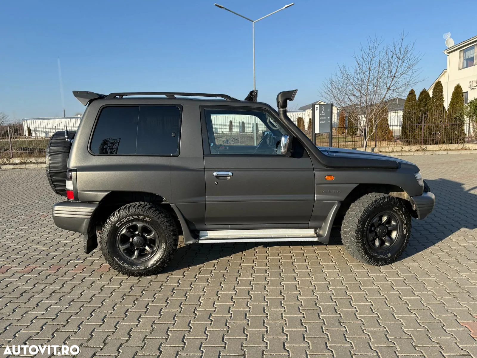 Mitsubishi Pajero - 16