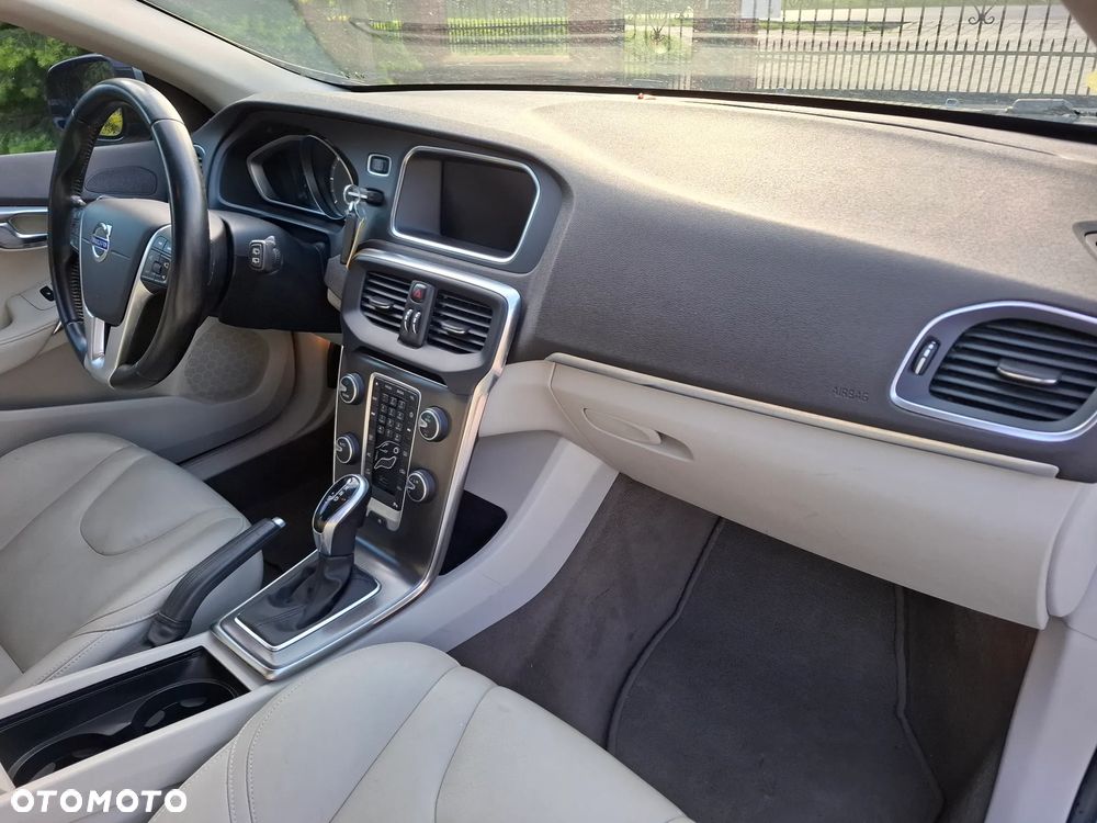 Volvo V40 D4 Geartronic You - 11