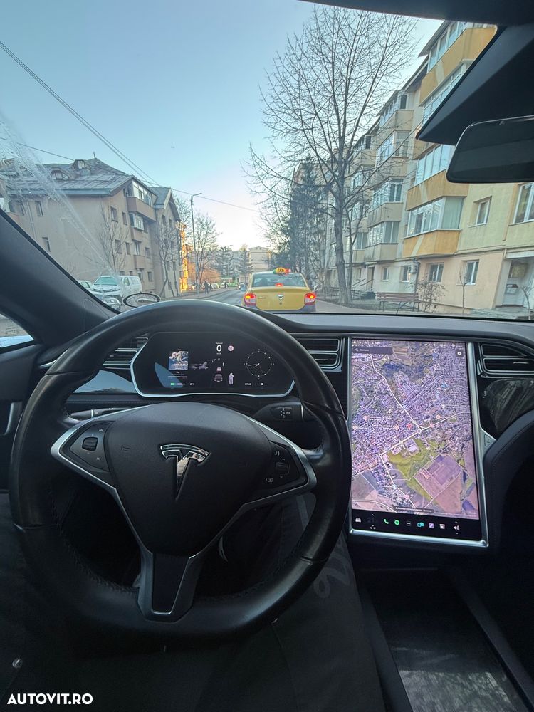 Tesla Model S - 11