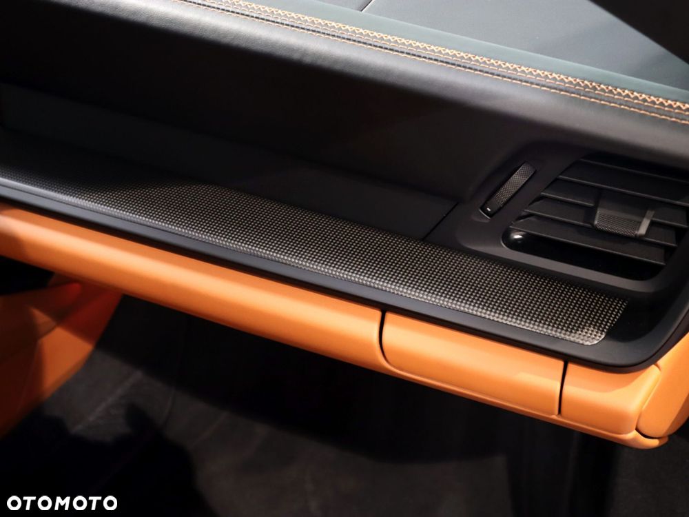 Porsche 911 Carrera T-Hybrid 4 GTS - 23