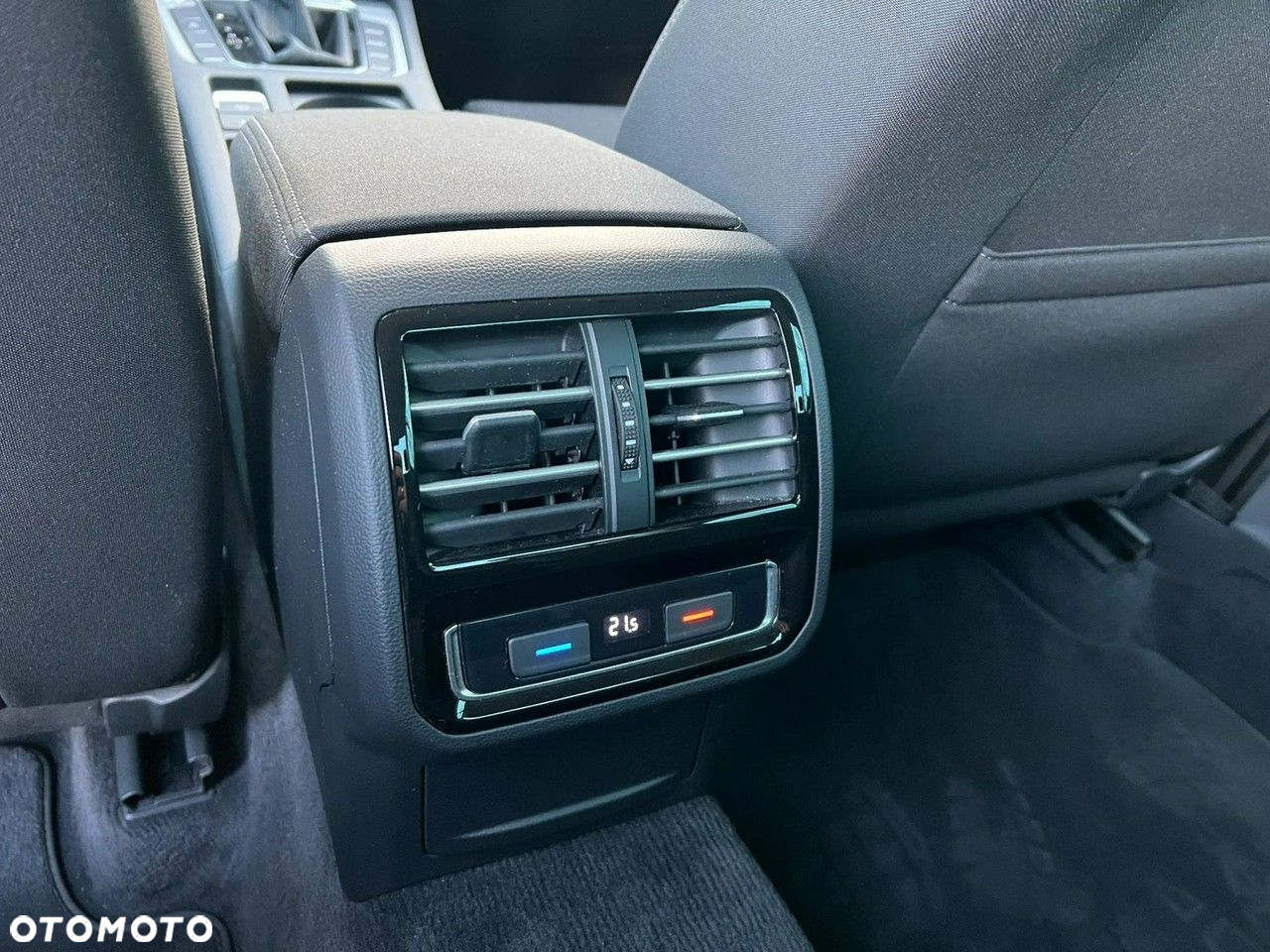 Volkswagen Passat - 29
