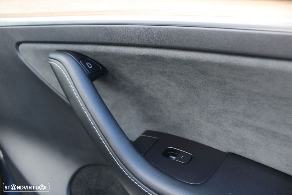 Tesla Model Y Long Range Tração Integral - 30