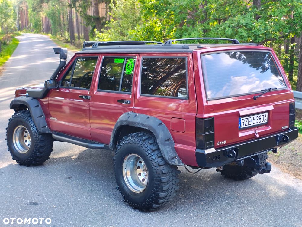 Jeep Cherokee - 12