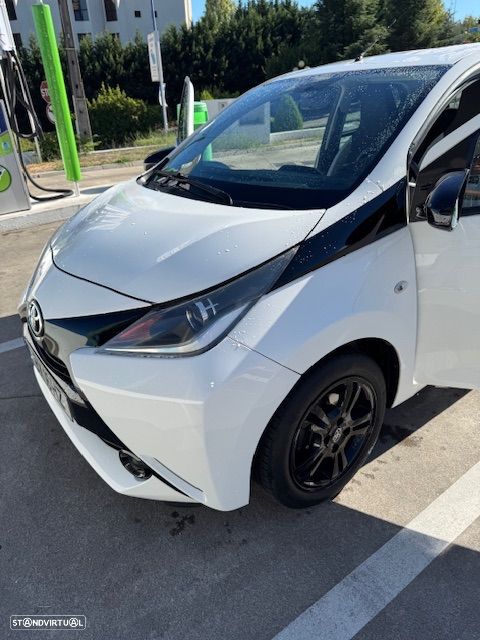 Toyota Aygo 1.0 X-Play+X-Touch - 1