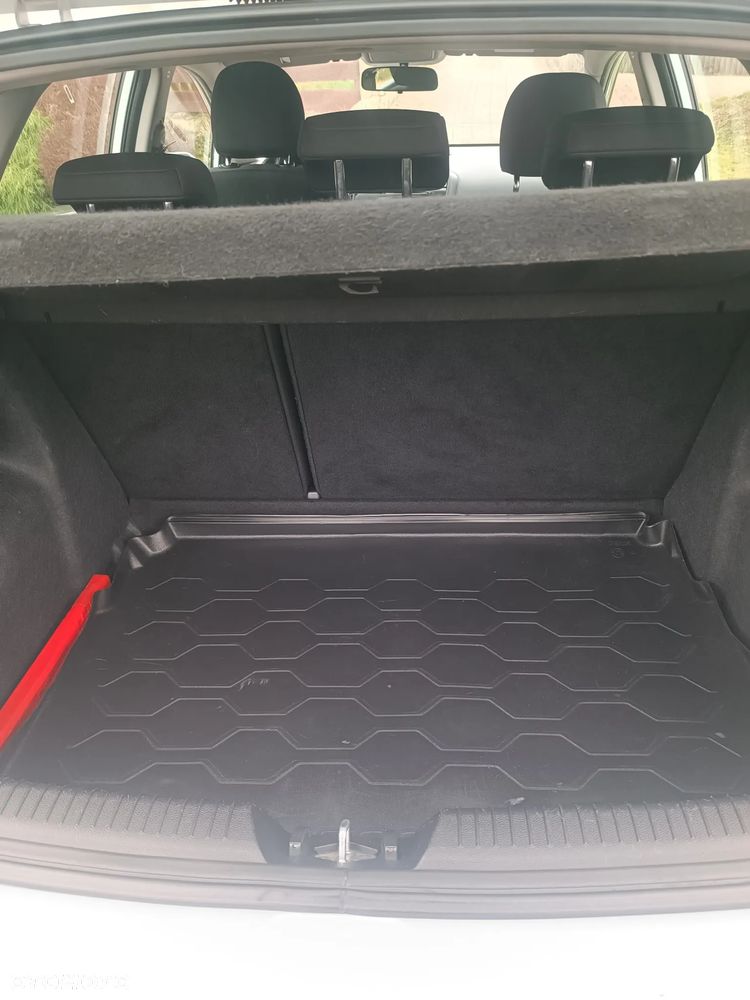 Kia Ceed - 8