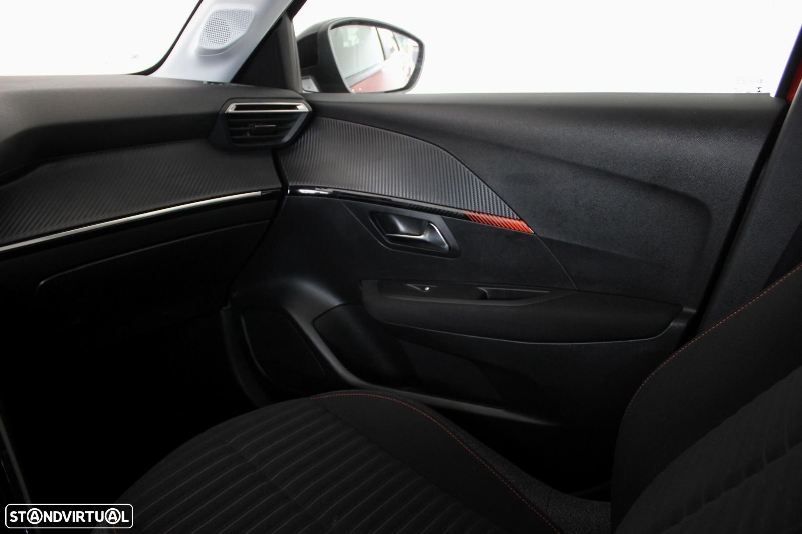 Peugeot 208 - 30