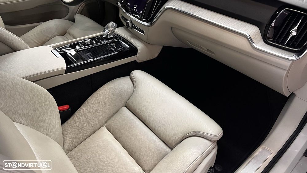 Volvo V60 2.0 T8 AWD TE Inscription Expression — fotografia 38