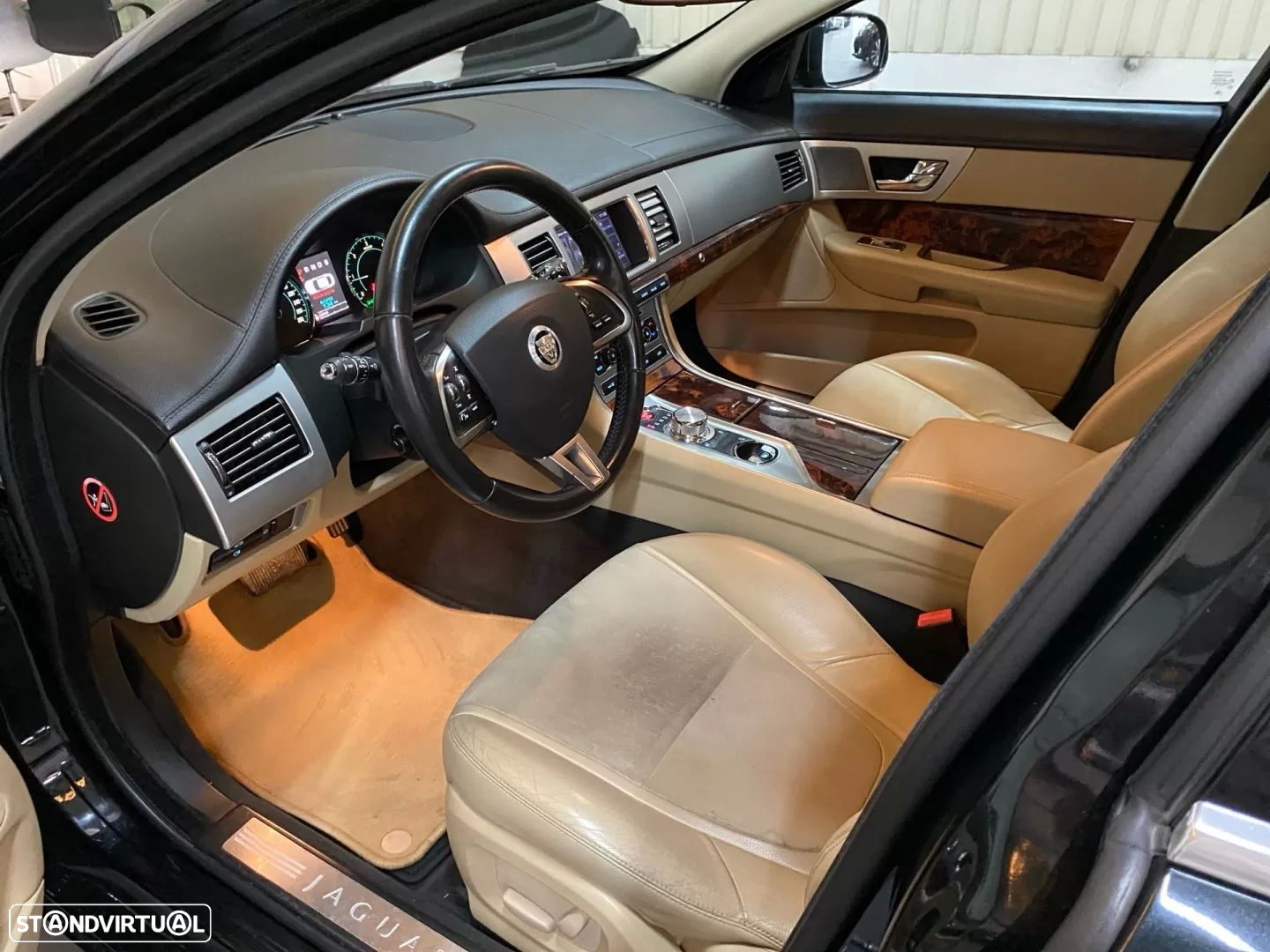 Jaguar XF 2.2 D Premium Luxury - 9