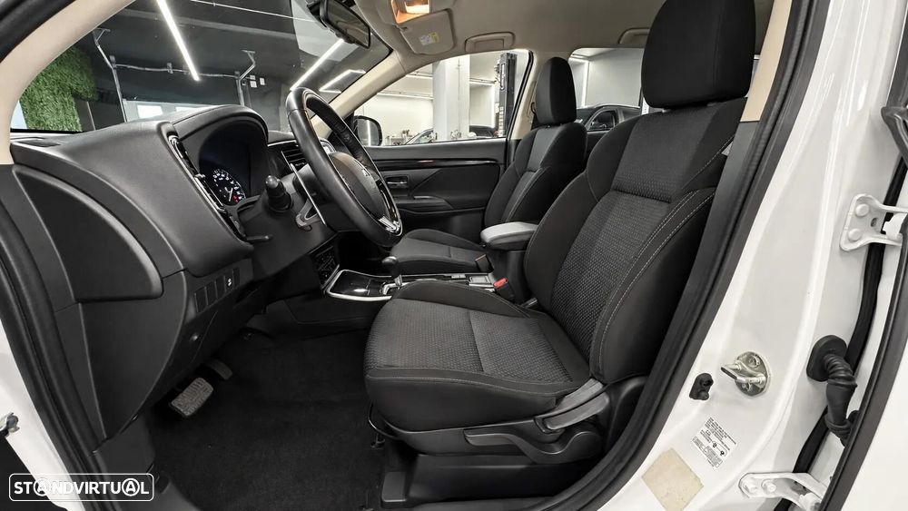 Mitsubishi Outlander 2.0 Kaiteki CVT - 26