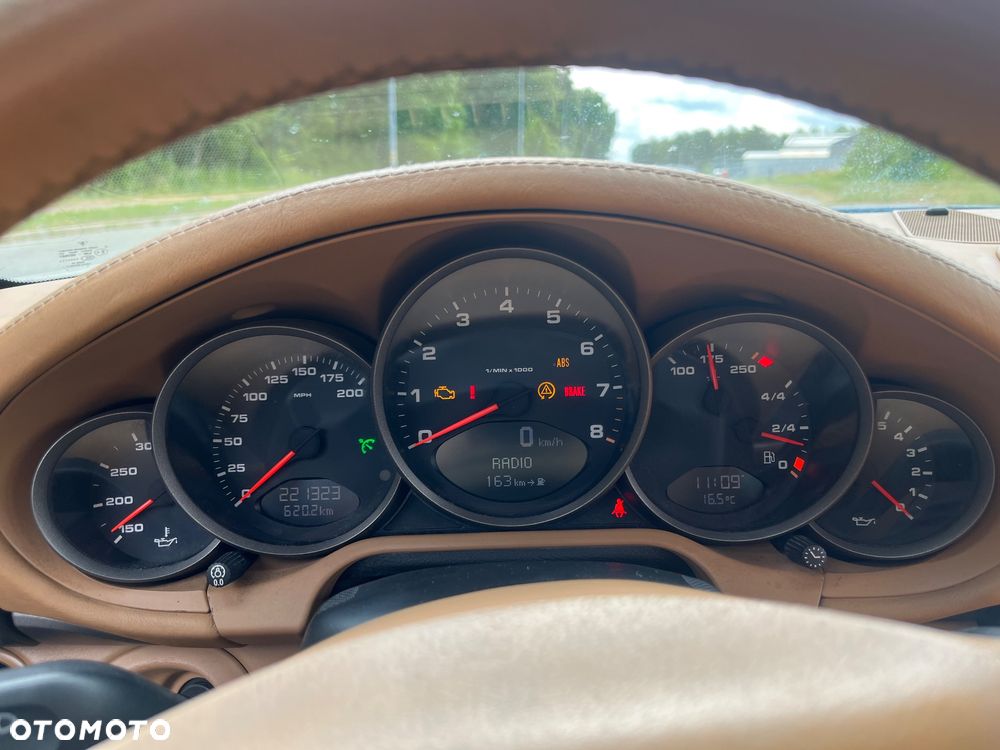 Porsche 911 Carrera - 17