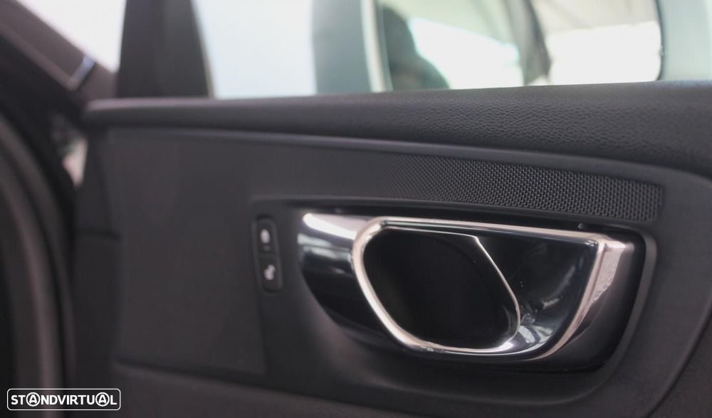 Volvo XC 60 2.0 T8 PHEV R-Design AWD - 41