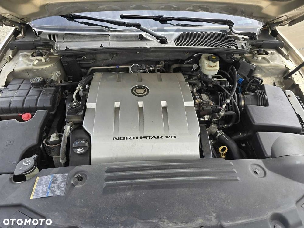 Cadillac DTS - 6