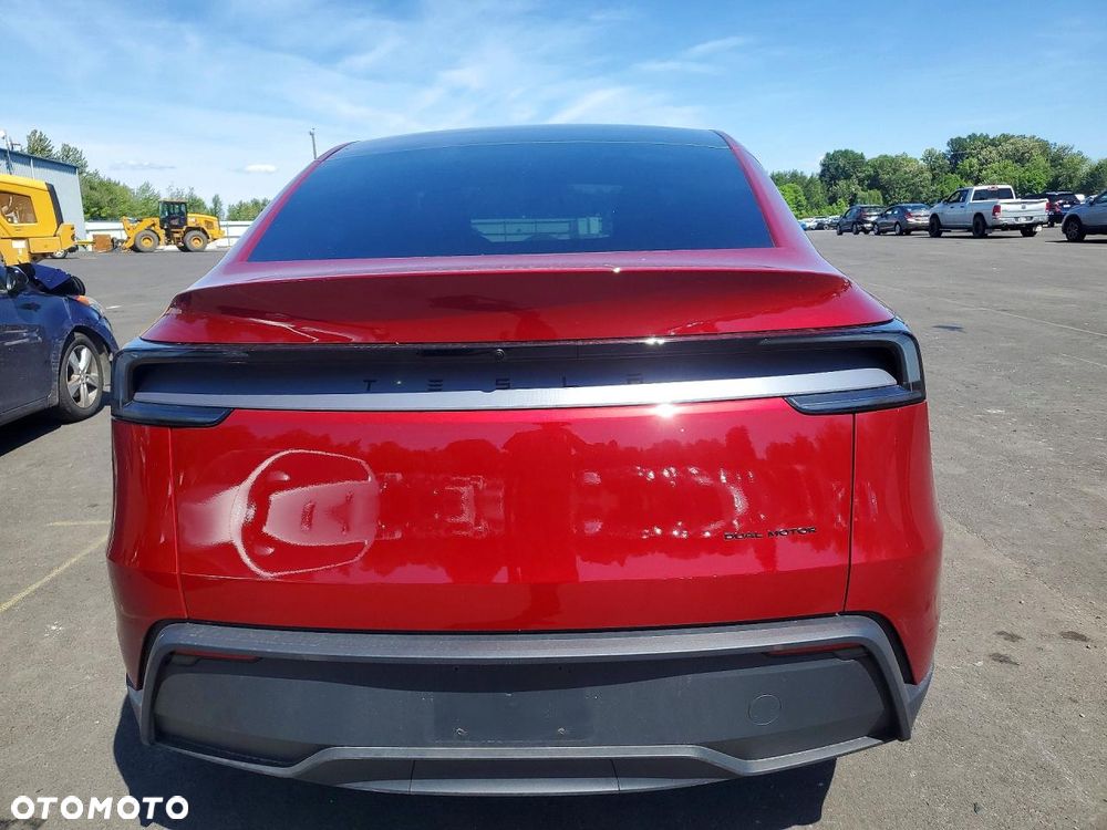 Tesla Model Y Long Range Dual Motor AWD - 6